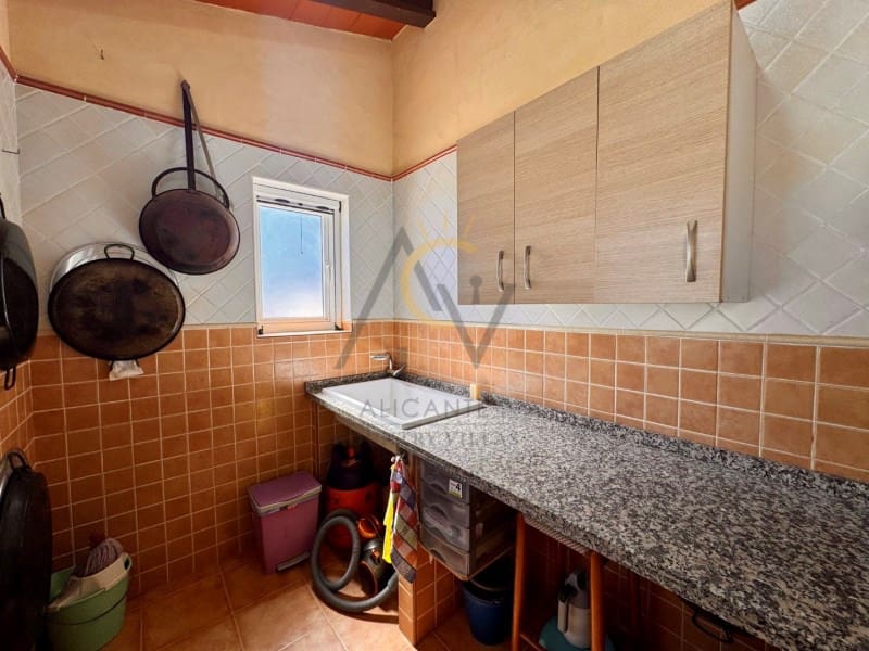 4 soveværelse Villa til salg i Monforte del Cid med swimmingpool - € 330.000 (Ref: 9726755)