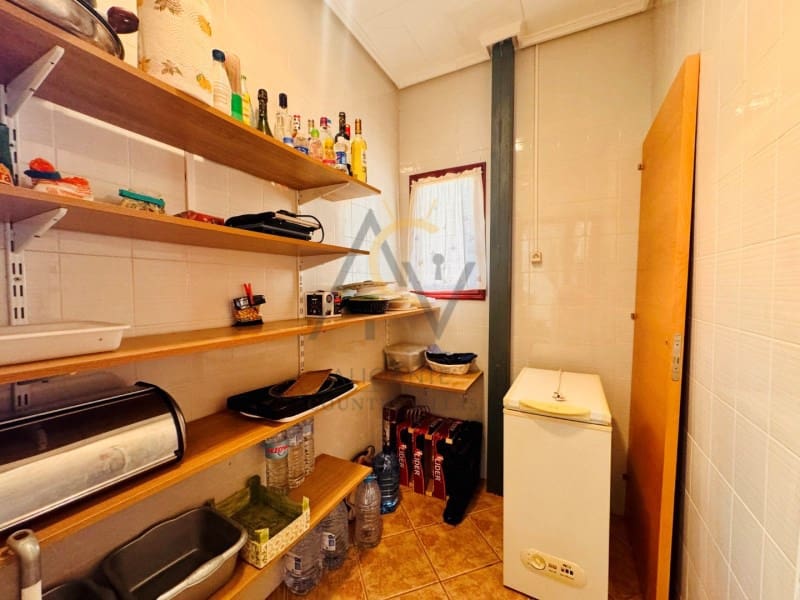 4 soveværelse Villa til salg i Monforte del Cid med swimmingpool - € 330.000 (Ref: 9726755)