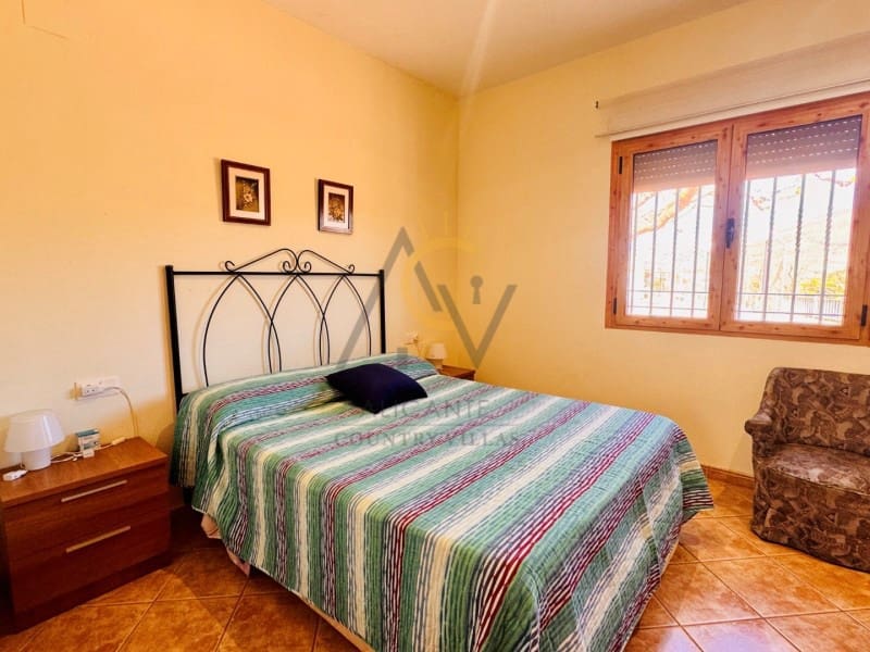 4 soveværelse Villa til salg i Monforte del Cid med swimmingpool - € 330.000 (Ref: 9726755)