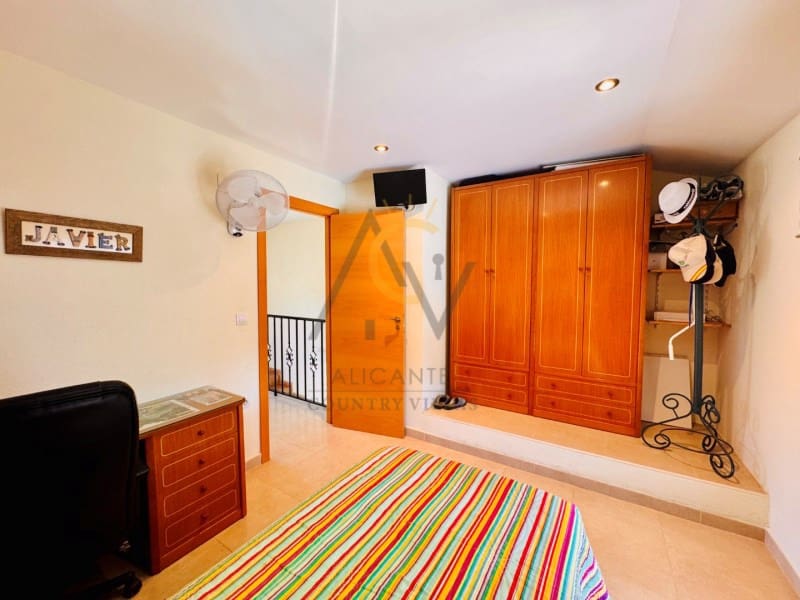 4 soveværelse Villa til salg i Monforte del Cid med swimmingpool - € 330.000 (Ref: 9726755)