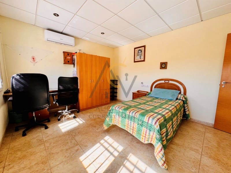 4 soveværelse Villa til salg i Monforte del Cid med swimmingpool - € 330.000 (Ref: 9726755)