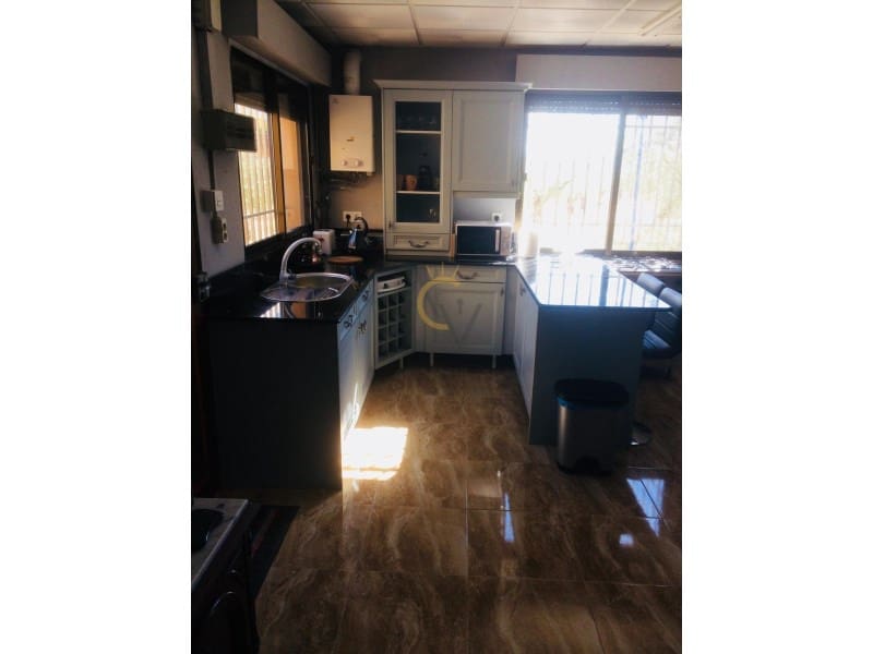 6 makuuhuone Maalaistalo myytävänä paikassa Villena mukana uima-altaan 
autotalli - 299 000 € (Ref: 9784996)