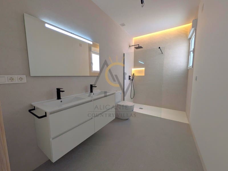 Chalet de 3 habitaciones en Macisvenda en venta con piscina garaje - 439.995 € (Ref: 9788322)