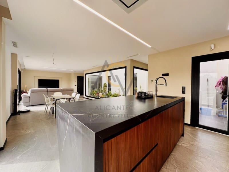 3 soverom Villa til salgs i Aspe med garasje - € 559 995 (Ref: 9808084)