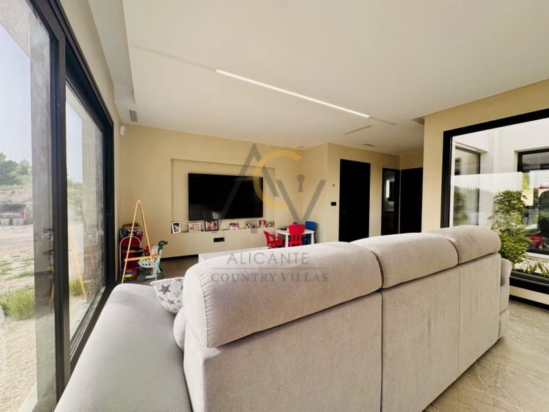 3 soverom Villa til salgs i Aspe med garasje - € 559 995 (Ref: 9808084)