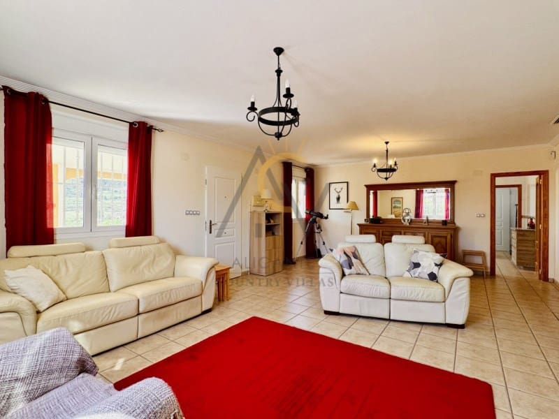 3 chambre Villa/Maison à vendre à La Romana avec piscine - 349 995 € (Ref: 9808085)