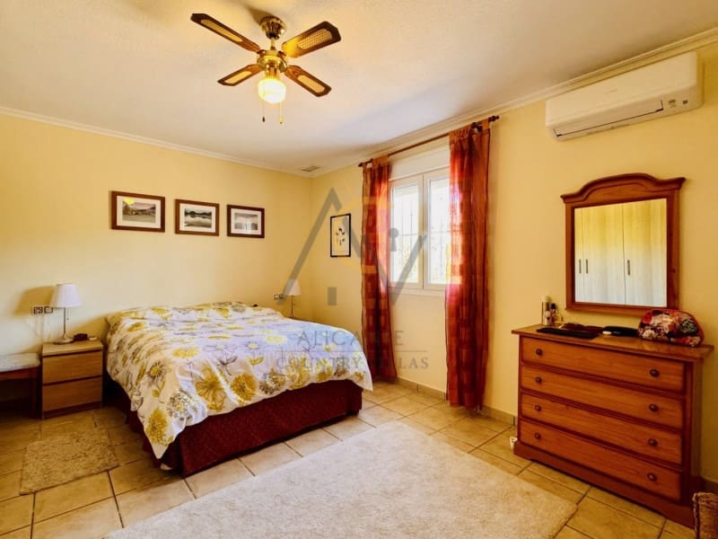 3 chambre Villa/Maison à vendre à La Romana avec piscine - 349 995 € (Ref: 9808085)