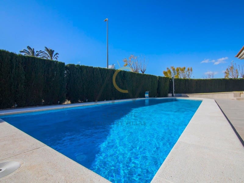 3 bedroom Villa for sale in Monforte del Cid with pool - € 570,000 (Ref: 9815793)