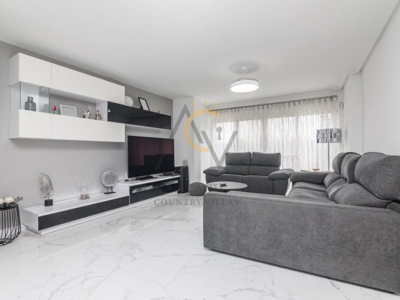 3 bedroom Villa for sale in Monforte del Cid with pool - € 570,000 (Ref: 9815793)