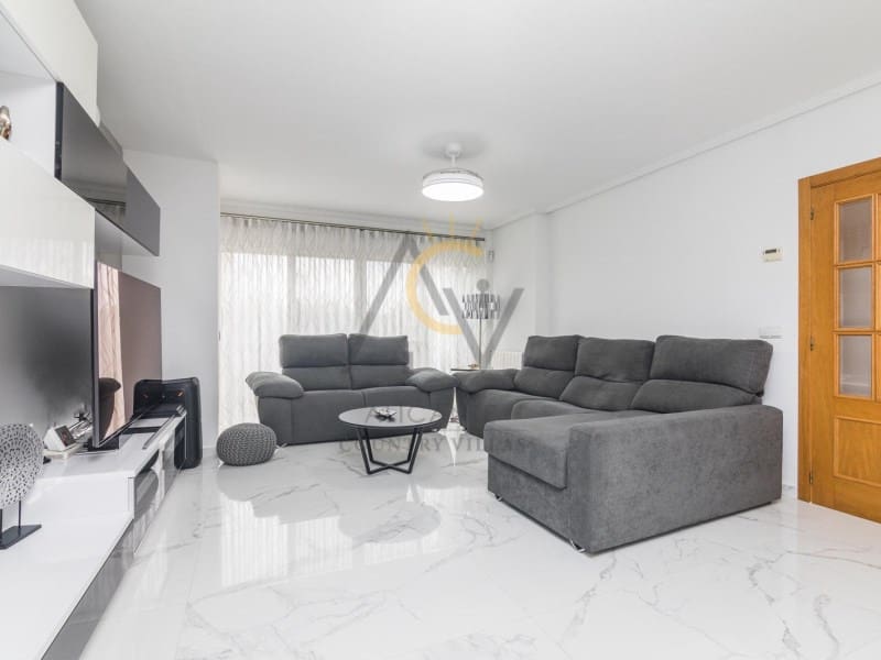 3 bedroom Villa for sale in Monforte del Cid with pool - € 570,000 (Ref: 9815793)