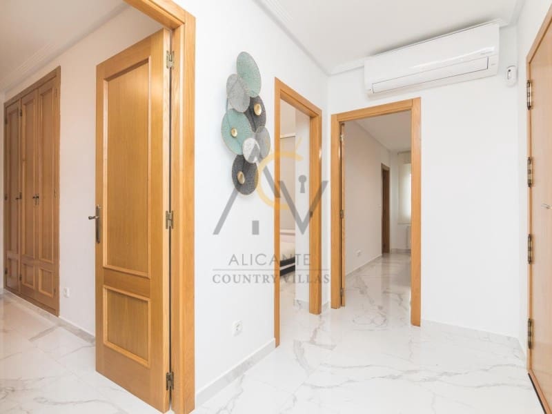 3 bedroom Villa for sale in Monforte del Cid with pool - € 570,000 (Ref: 9815793)
