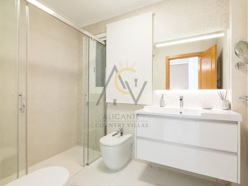 3 bedroom Villa for sale in Monforte del Cid with pool - € 570,000 (Ref: 9815793)