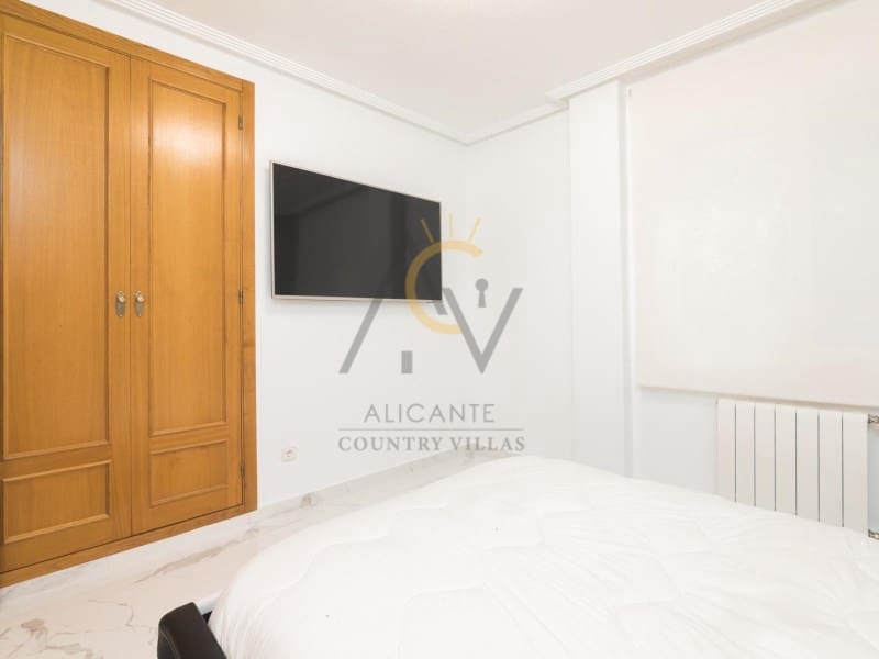 3 bedroom Villa for sale in Monforte del Cid with pool - € 570,000 (Ref: 9815793)