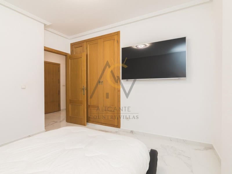 3 bedroom Villa for sale in Monforte del Cid with pool - € 570,000 (Ref: 9815793)