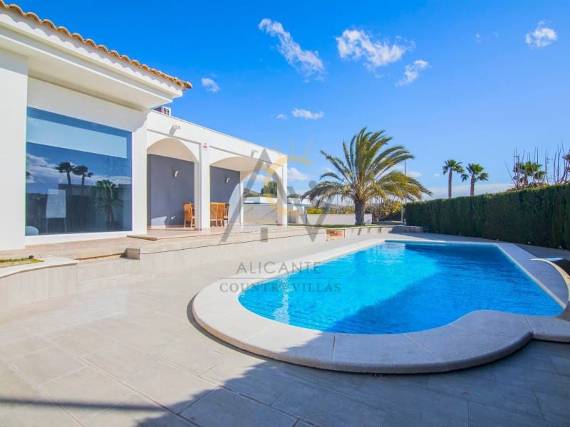 3 bedroom Villa for sale in Monforte del Cid with pool - € 570,000 (Ref: 9815793)