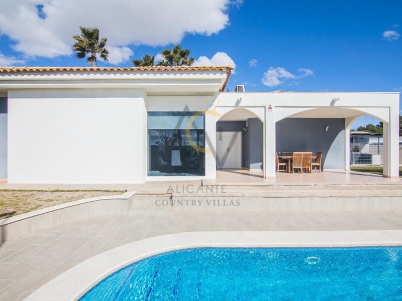 3 bedroom Villa for sale in Monforte del Cid with pool - € 570,000 (Ref: 9815793)