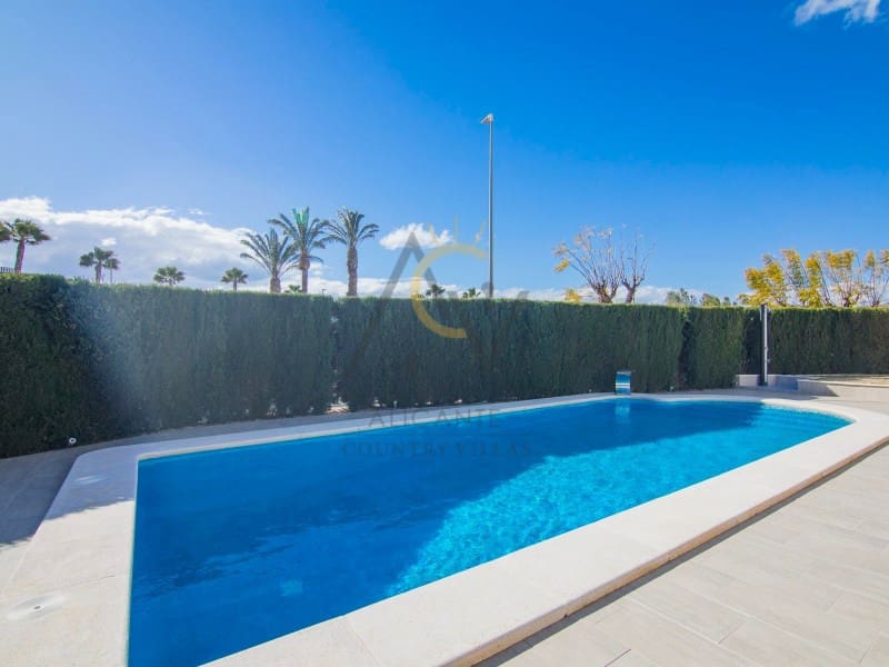3 bedroom Villa for sale in Monforte del Cid with pool - € 570,000 (Ref: 9815793)