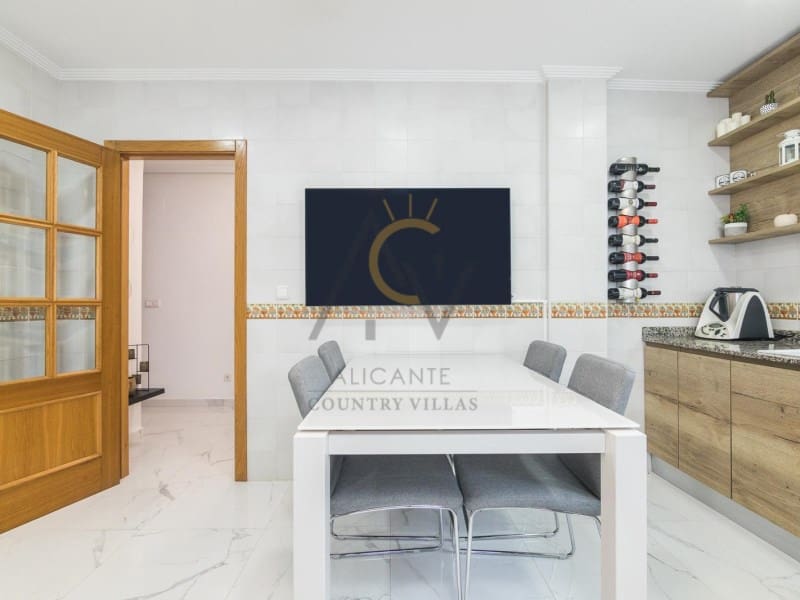 3 bedroom Villa for sale in Monforte del Cid with pool - € 570,000 (Ref: 9815793)
