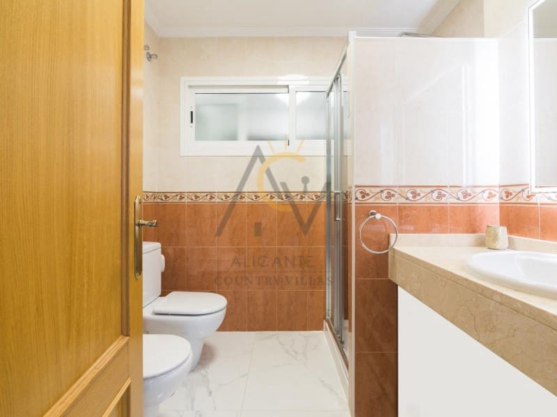 3 bedroom Villa for sale in Monforte del Cid with pool - € 570,000 (Ref: 9815793)