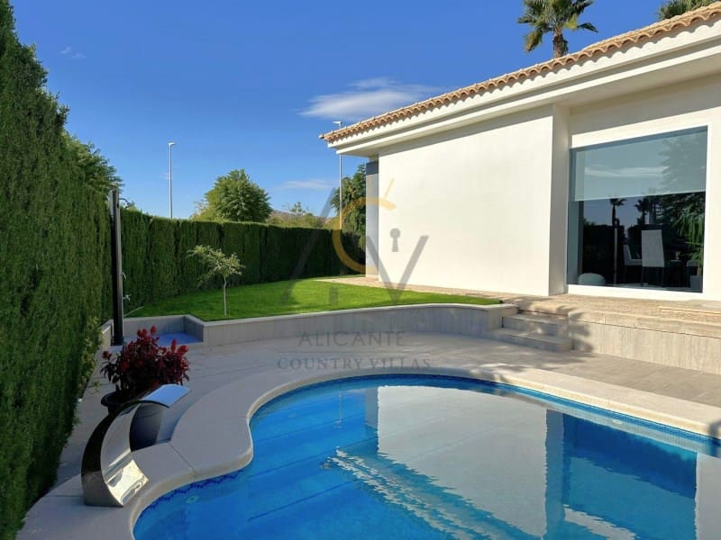 3 bedroom Villa for sale in Monforte del Cid with pool - € 570,000 (Ref: 9815793)
