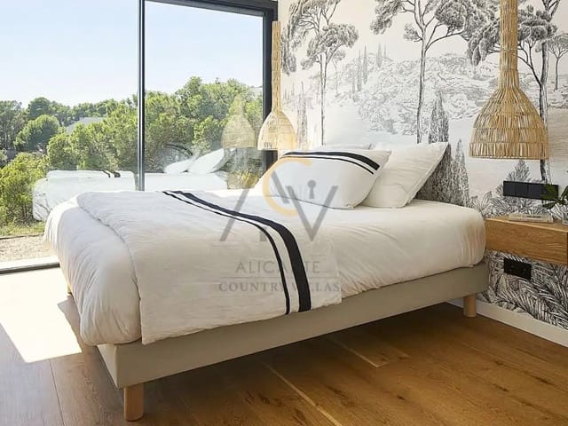 Chalet de 2 habitaciones en Pinoso en venta con piscina - 265.000 € (Ref: 9843313)