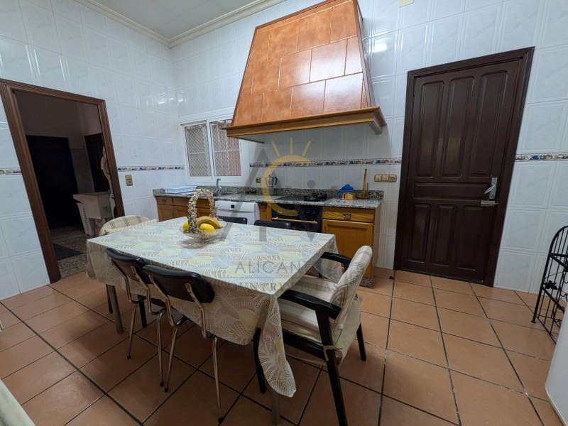 5 slaapkamer Huis te koop in Monovar / Monover met garage - € 243.500 (Ref: 9892471)