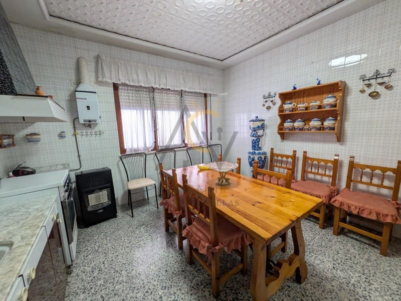 5 slaapkamer Huis te koop in Monovar / Monover met garage - € 243.500 (Ref: 9892471)