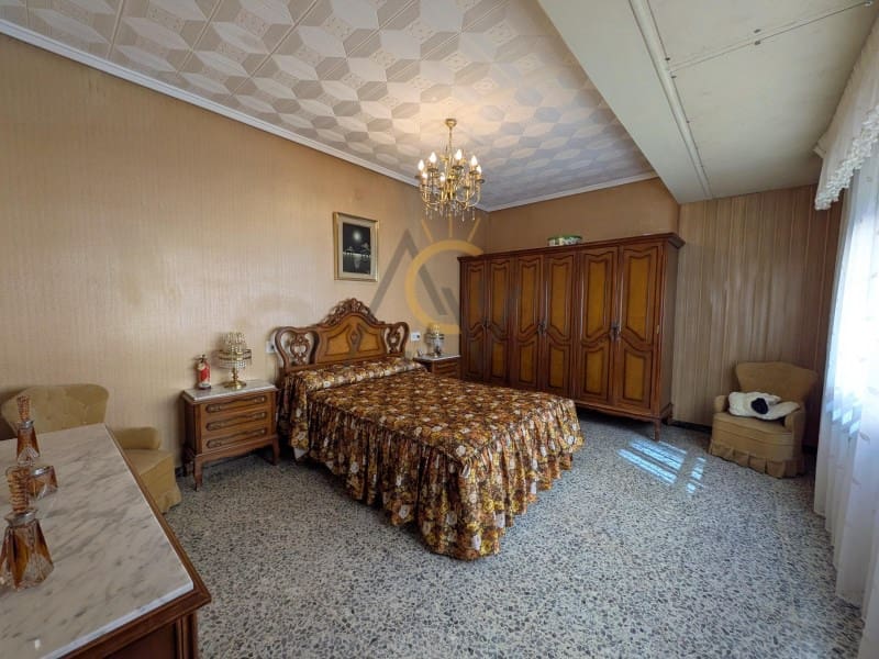 5 slaapkamer Huis te koop in Monovar / Monover met garage - € 243.500 (Ref: 9892471)