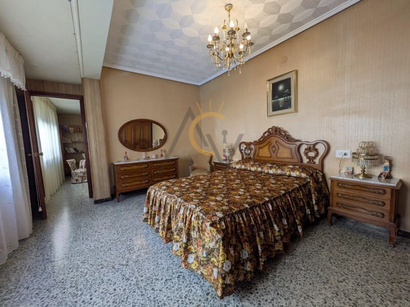 5 slaapkamer Huis te koop in Monovar / Monover met garage - € 243.500 (Ref: 9892471)