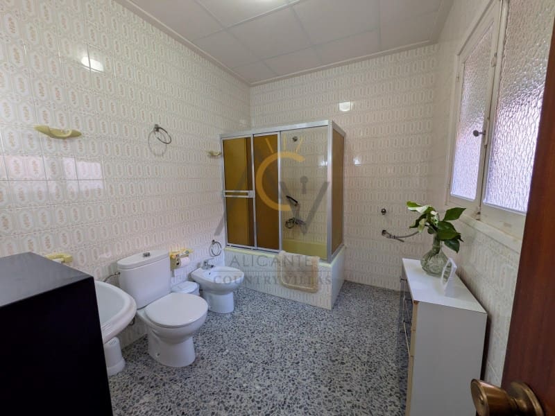 5 slaapkamer Huis te koop in Monovar / Monover met garage - € 243.500 (Ref: 9892471)