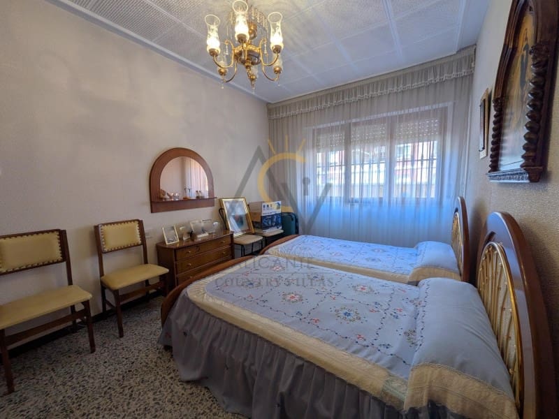 5 slaapkamer Huis te koop in Monovar / Monover met garage - € 243.500 (Ref: 9892471)