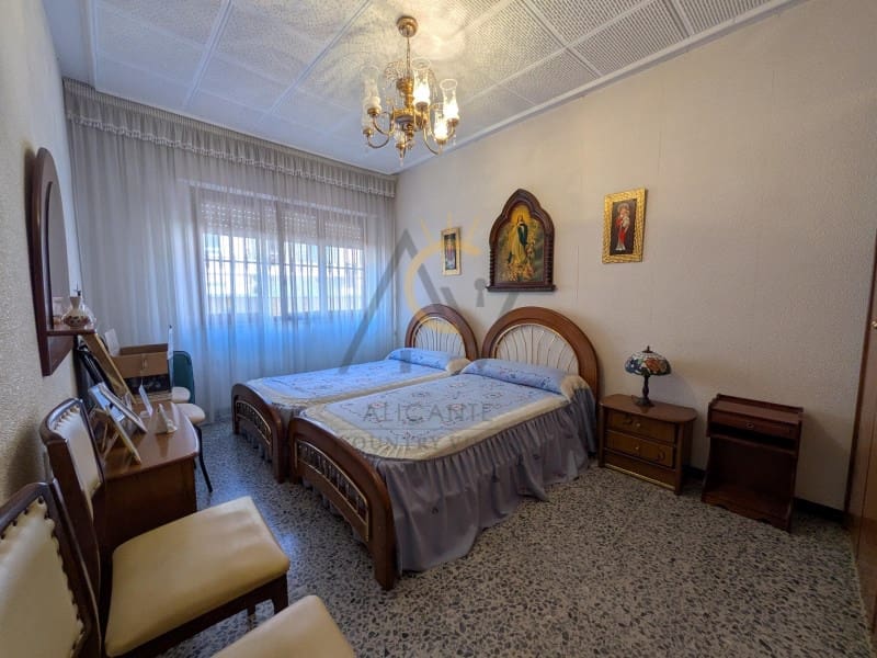 5 slaapkamer Huis te koop in Monovar / Monover met garage - € 243.500 (Ref: 9892471)