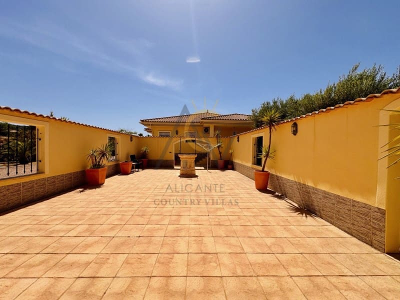 6 soveværelse Villa til salg i Aspe med swimmingpool garage - € 650.000 (Ref: 9942051)