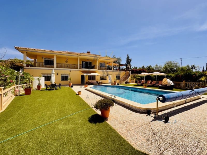 6 soveværelse Villa til salg i Aspe med swimmingpool garage - € 650.000 (Ref: 9942051)