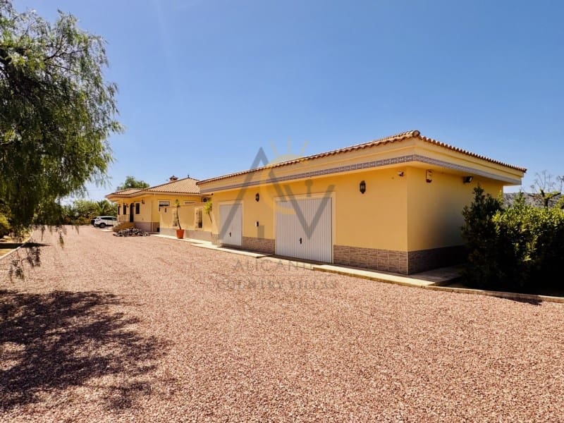 6 soveværelse Villa til salg i Aspe med swimmingpool garage - € 650.000 (Ref: 9942051)