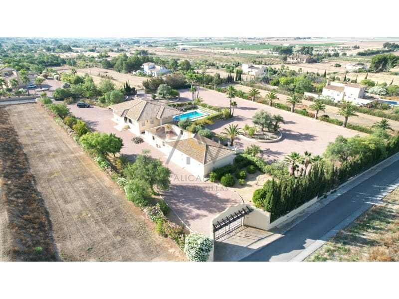 6 soveværelse Villa til salg i Aspe med swimmingpool garage - € 650.000 (Ref: 9942051)