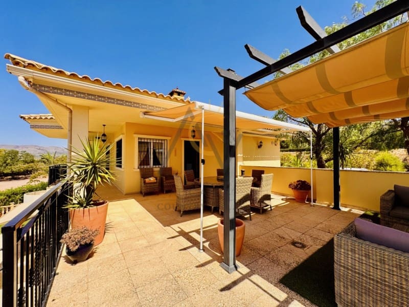 6 soveværelse Villa til salg i Aspe med swimmingpool garage - € 650.000 (Ref: 9942051)