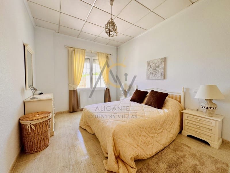 6 soveværelse Villa til salg i Aspe med swimmingpool garage - € 650.000 (Ref: 9942051)
