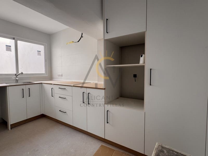 Casa de 3 habitaciones en Pinoso en venta - 127.995 € (Ref: 9952355)