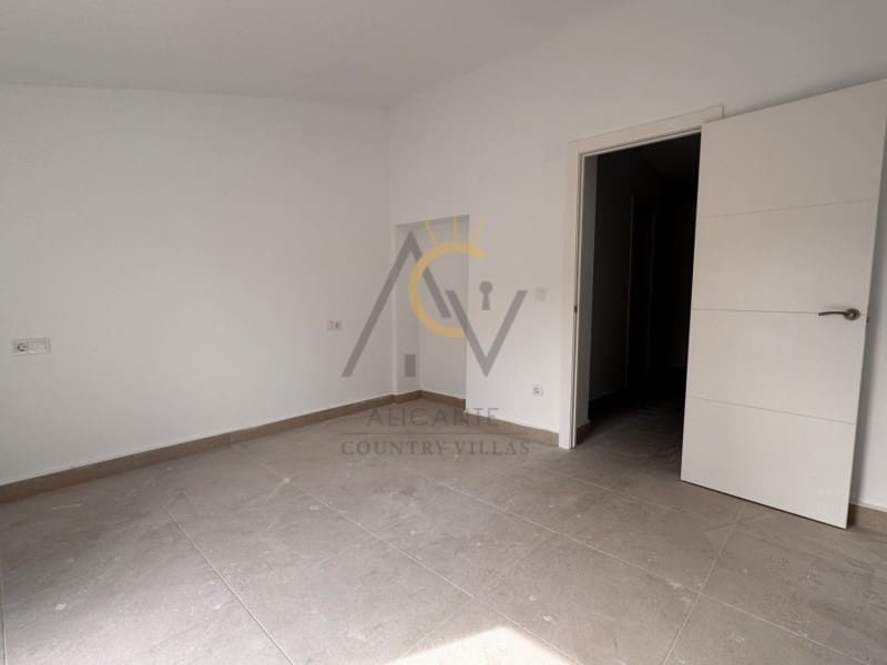 Casa de 3 habitaciones en Pinoso en venta - 127.995 € (Ref: 9952355)