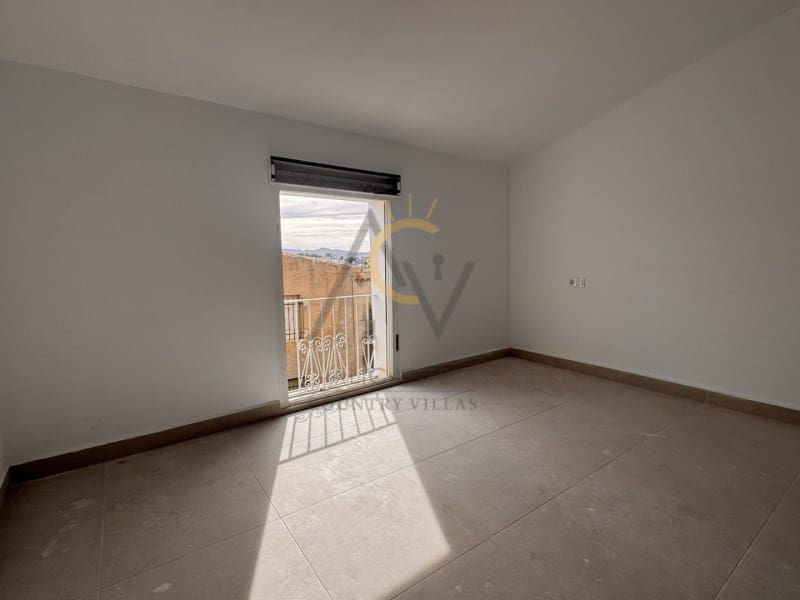 Casa de 3 habitaciones en Pinoso en venta - 127.995 € (Ref: 9952355)