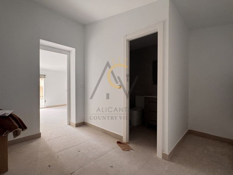 Casa de 3 habitaciones en Pinoso en venta - 127.995 € (Ref: 9952355)