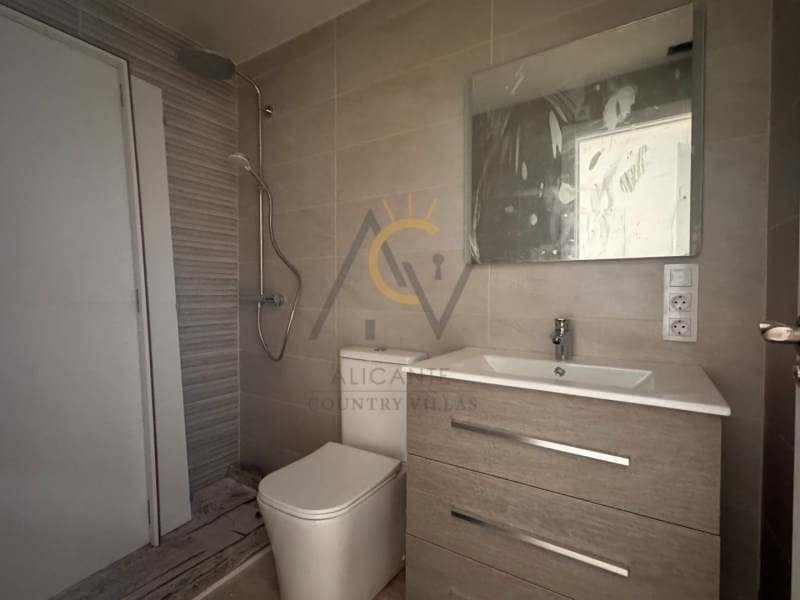 Casa de 3 habitaciones en Pinoso en venta - 127.995 € (Ref: 9952355)