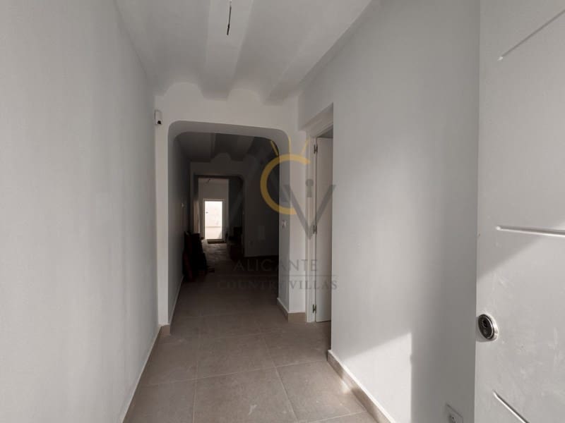 Casa de 3 habitaciones en Pinoso en venta - 127.995 € (Ref: 9952355)
