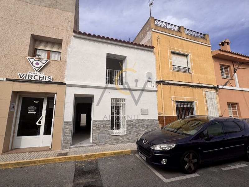 Casa de 3 habitaciones en Pinoso en venta - 127.995 € (Ref: 9952355)