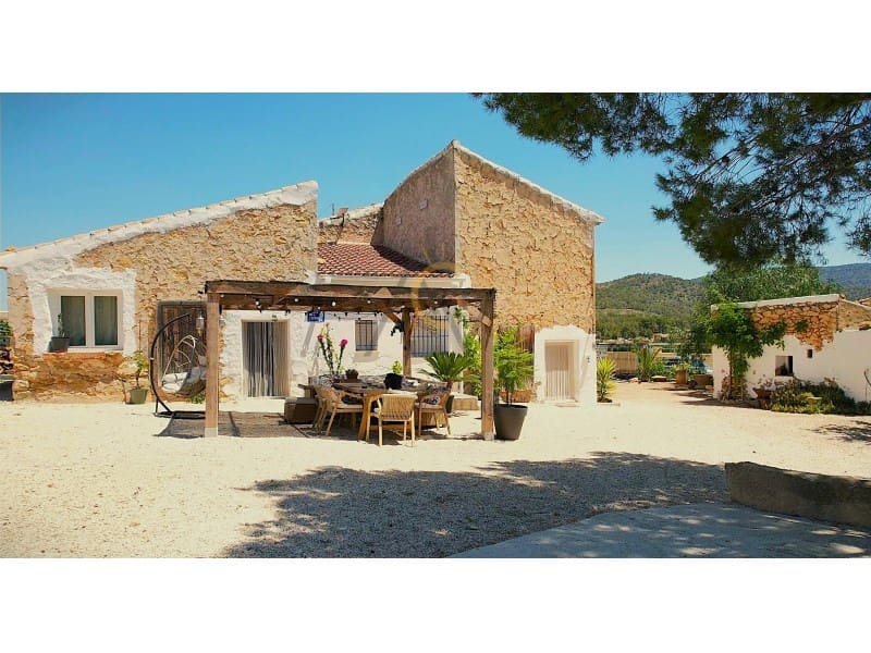 4 bedroom Finca/Country House for sale in La Romana with pool - € 299,995 (Ref: 9973050)