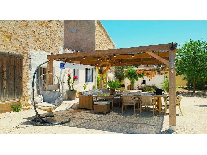 4 bedroom Finca/Country House for sale in La Romana with pool - € 299,995 (Ref: 9973050)