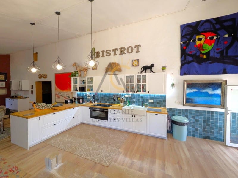 4 bedroom Finca/Country House for sale in La Romana with pool - € 299,995 (Ref: 9973050)