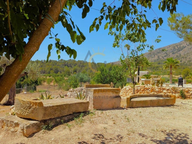 4 bedroom Finca/Country House for sale in La Romana with pool - € 299,995 (Ref: 9973050)