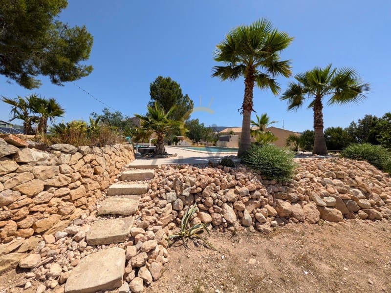 4 bedroom Finca/Country House for sale in La Romana with pool - € 299,995 (Ref: 9973050)